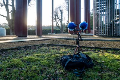 Zwei Mikrofone montiert auf einer Stereobar von Rode SB20 mit DIY Dead Cat / Mikrofon Windschutz